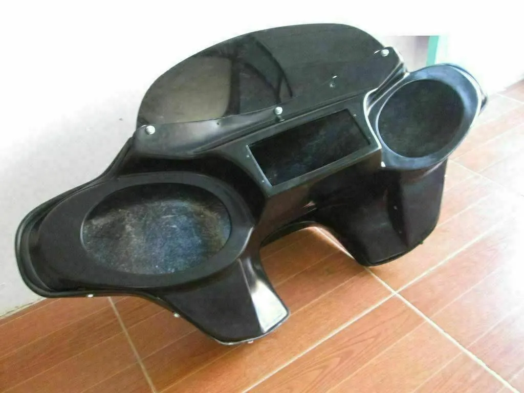 BATWING FAIRING WINDSHIELD 4 TRIUMPH ROCKET III TOURING 6x9" SPEAKERS GC