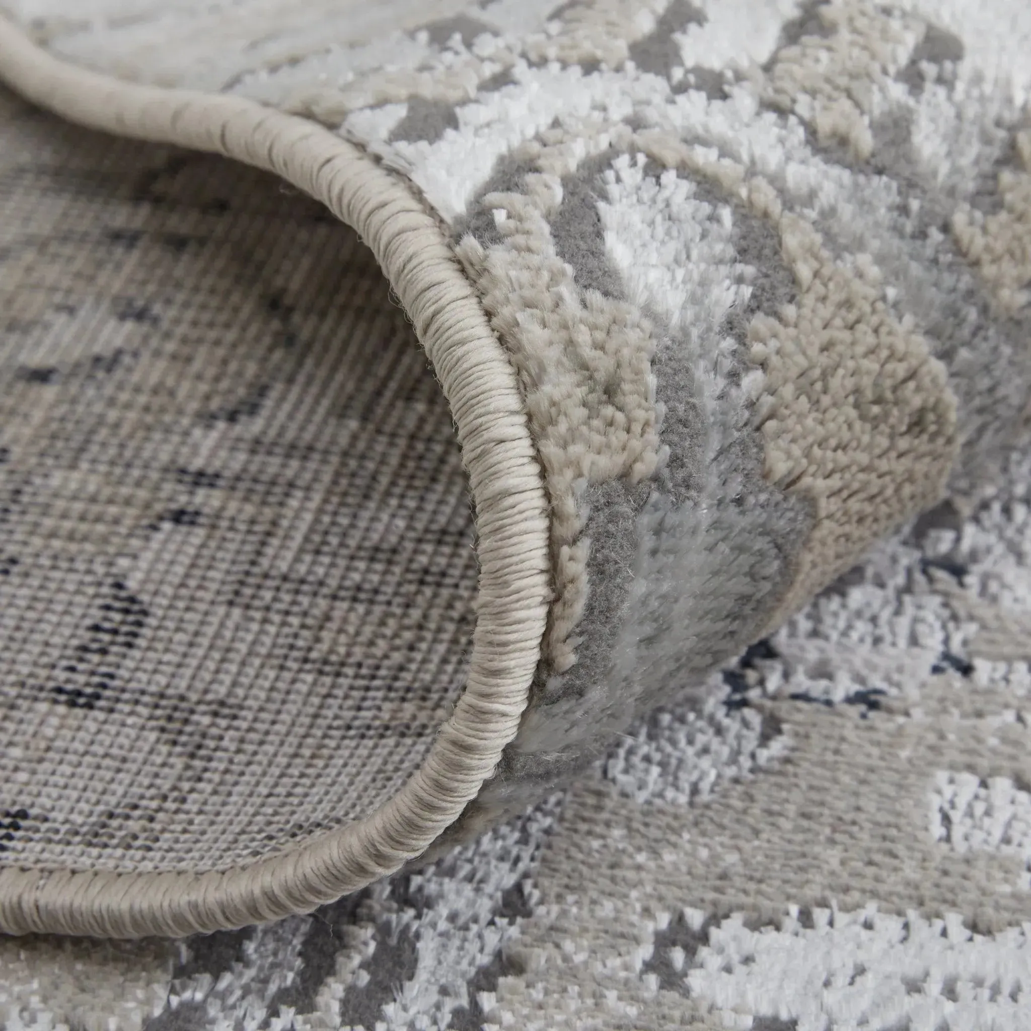 Macklaine MCK39LGF Silver/Ivory Rug