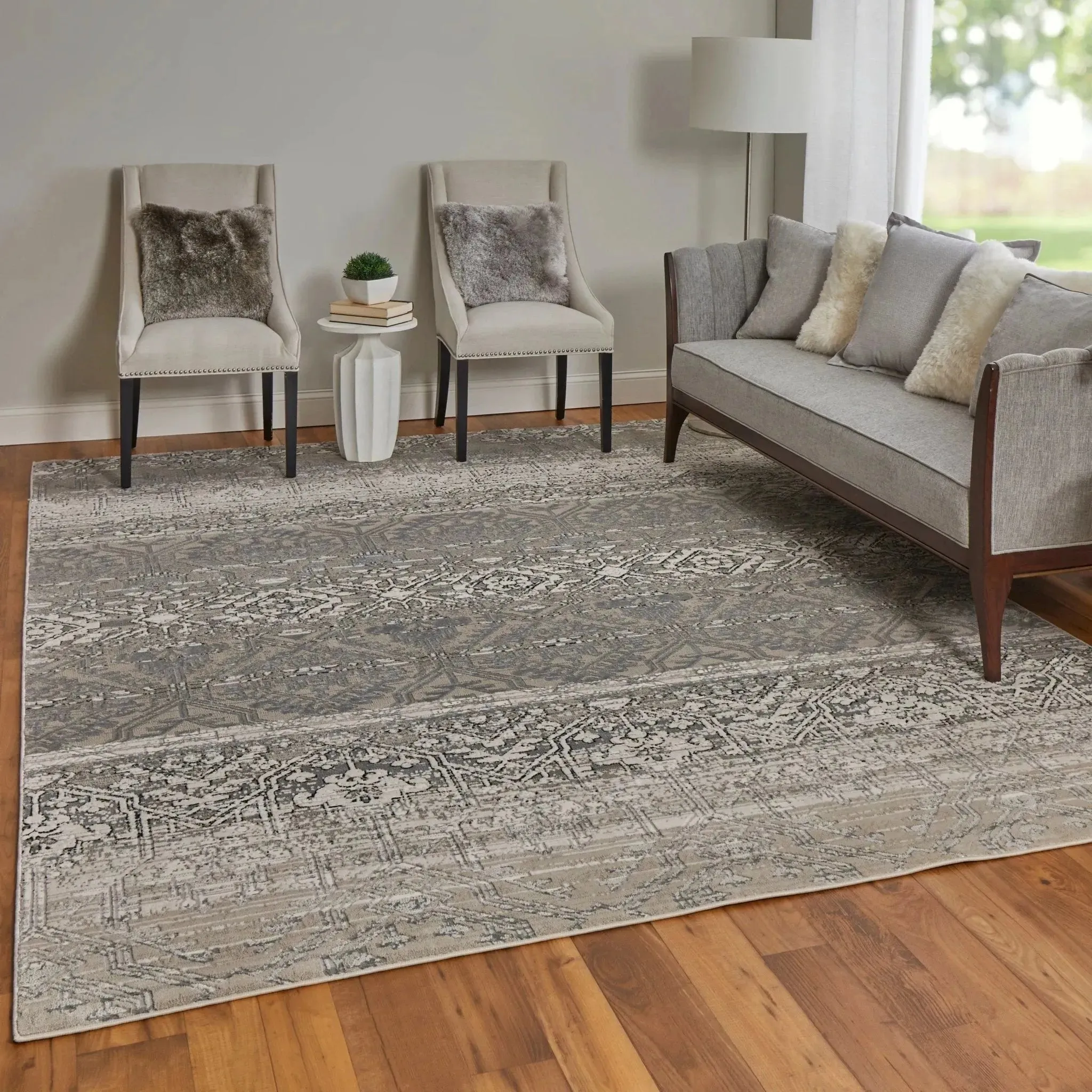 Macklaine MCK39LGF Silver/Ivory Rug