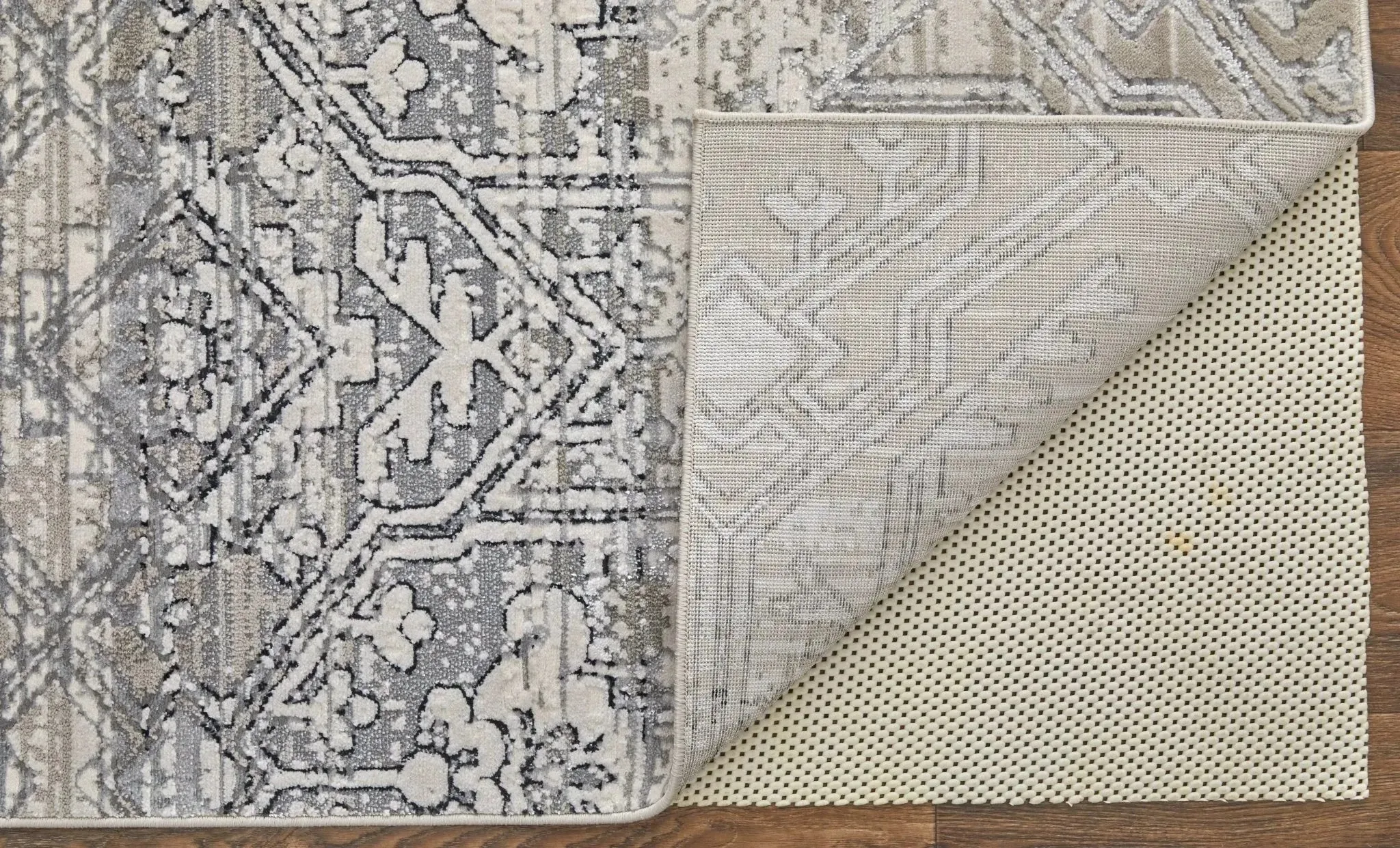 Macklaine MCK39LGF Silver/Ivory Rug