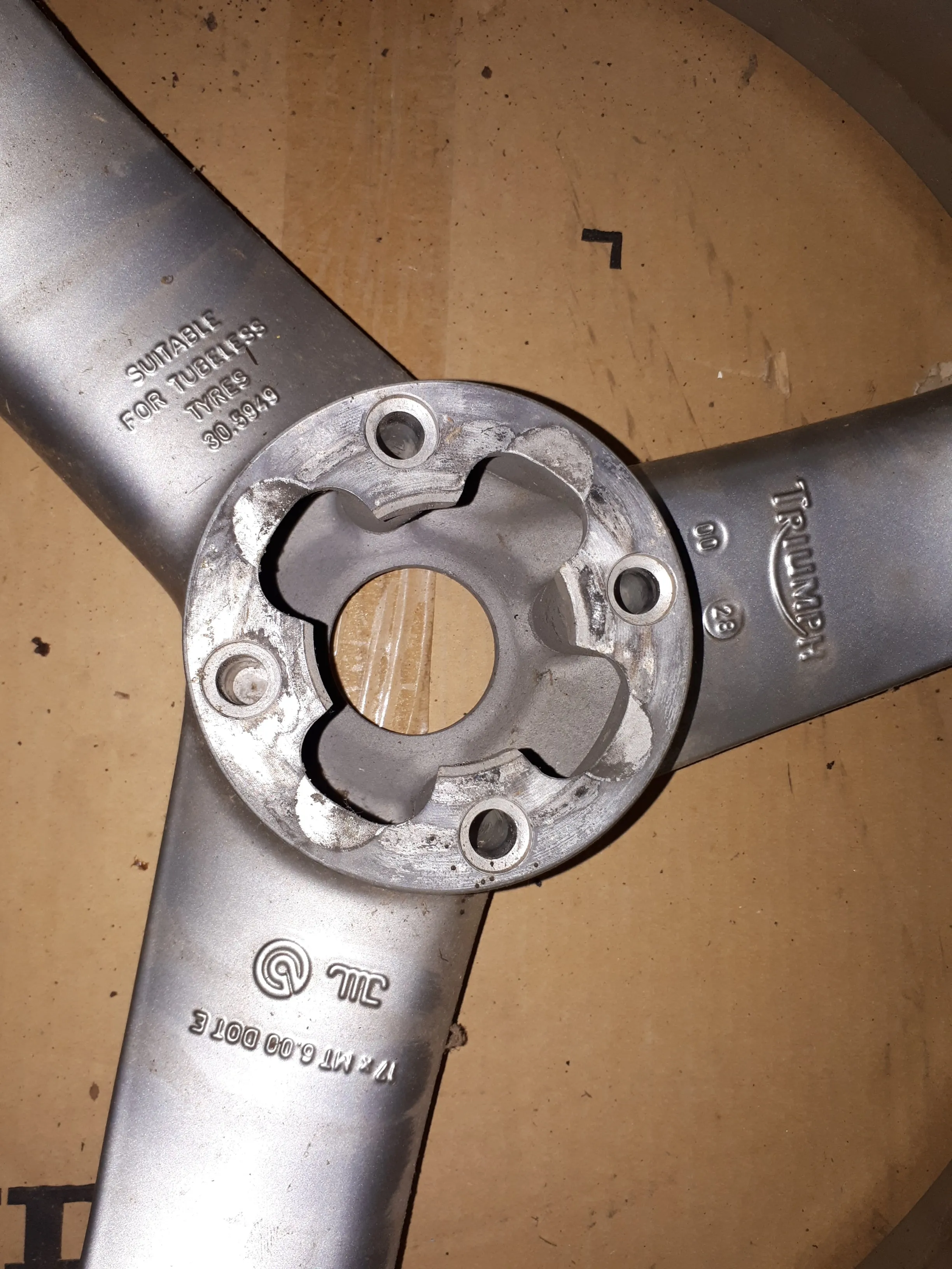 TRIUMPH DAYTONA T595 REAR WHEEL