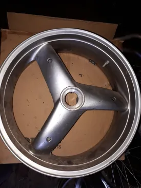 TRIUMPH DAYTONA T595 REAR WHEEL