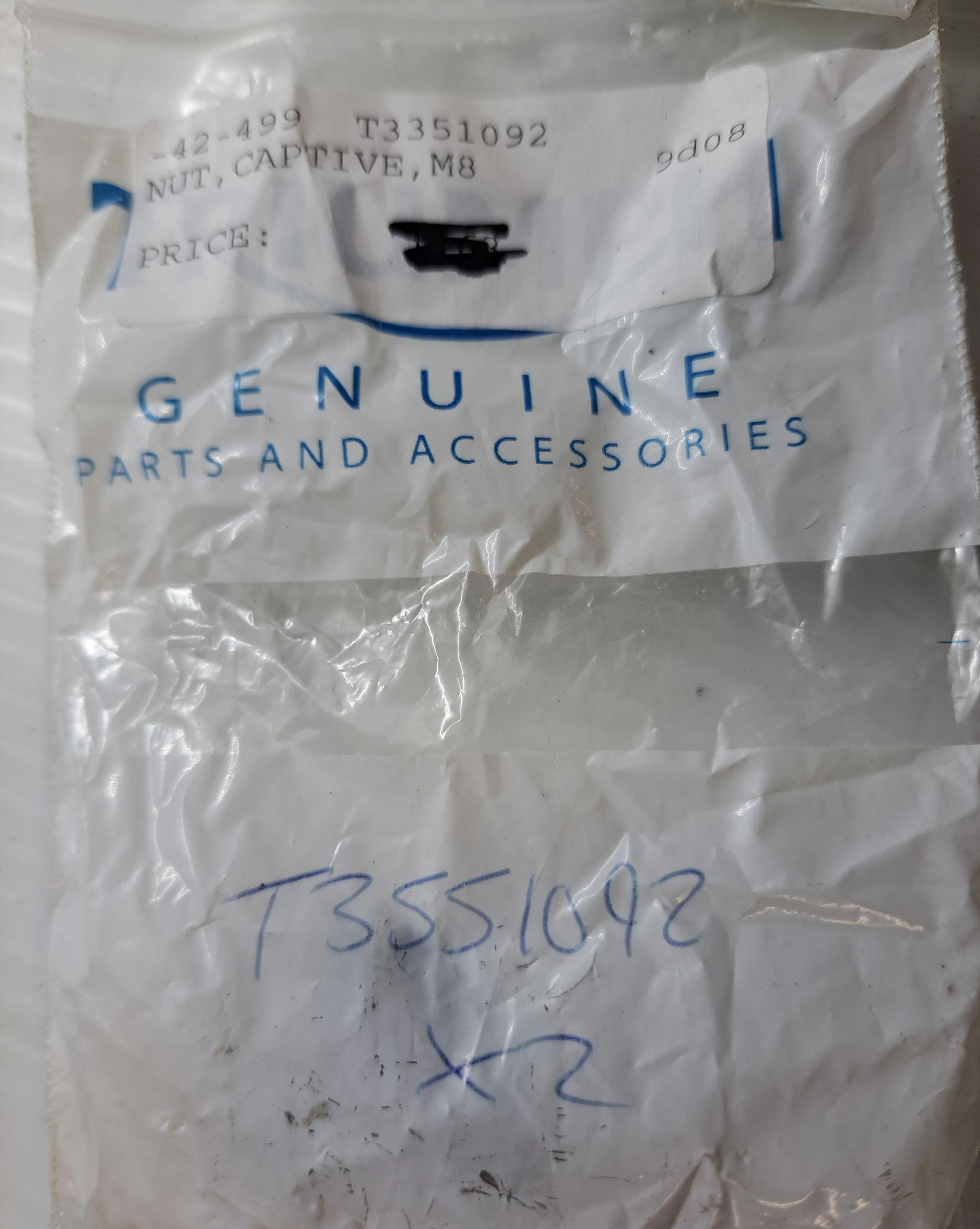 Triumph Nut, Captive M8